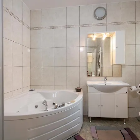Konukevi Antonio - Podstrana, Split 3*
